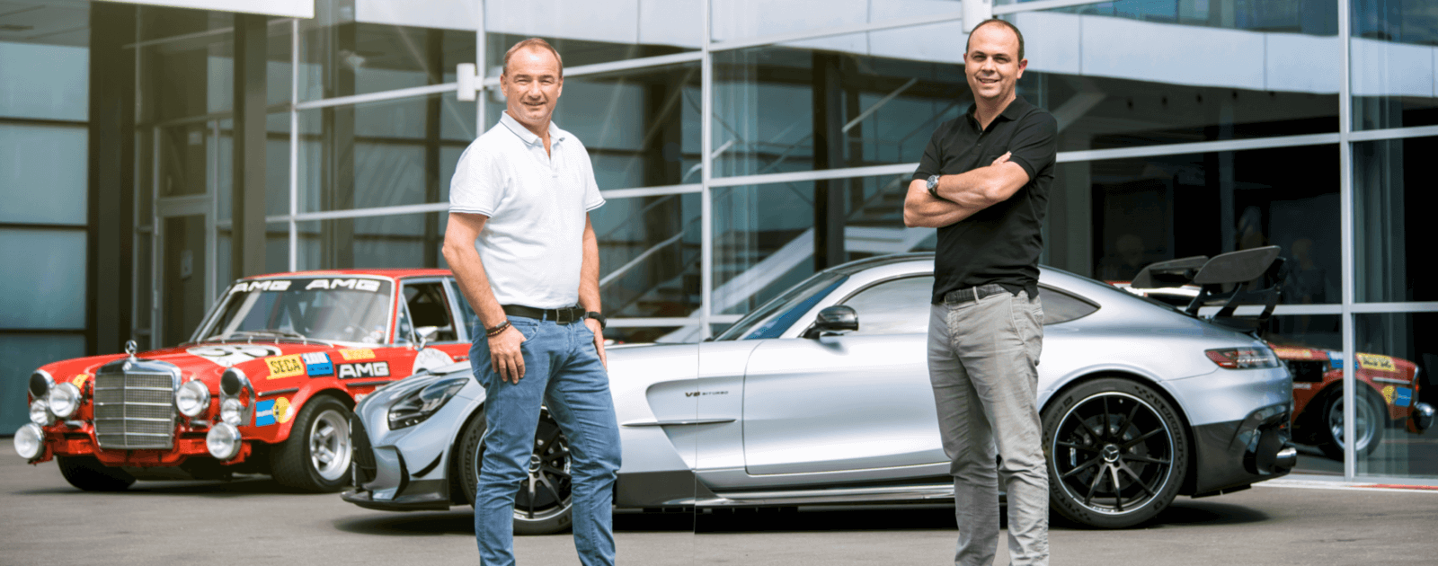 Deux hommes sur la voie rapide